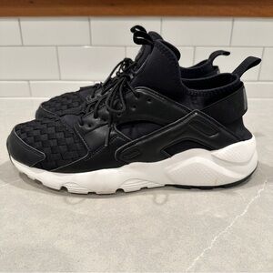 Nike Air Huarache – Men’s Size 10.5 – Black Woven – Great Condition 👟🖤